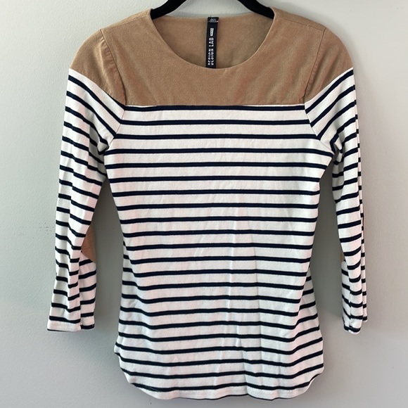 Fitted Blouse Top - Picture 2 of 8